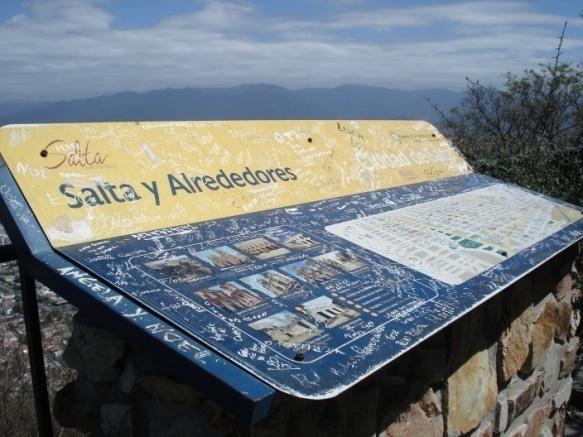 Plano de la ciudad de Salta en el
mirador del cerro San Bernardo. Septiembre de 2012. 